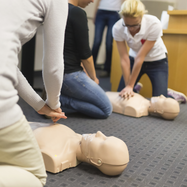 Corporate Cpr Training Classes Milwaukee Wisconsin Employee First Aid Large Group Cpr Sessions Certification For Business Healthline First Aid Greenfield Wisconsin 53220